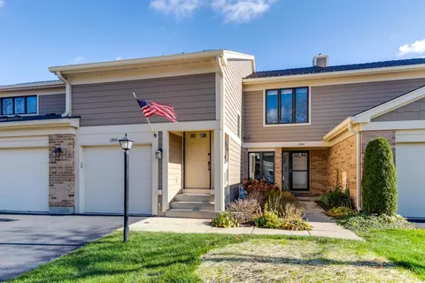 1304 Appletree Ln #46C, Libertyville, IL 60048