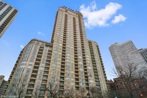 2550 N Lakeview Ave #S1304, Chicago, IL 60614