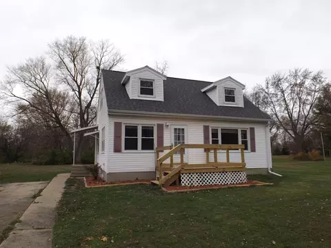 1713 Woodburn Ave, Sterling, IL 61081