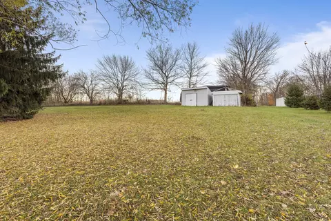 6664 E Winneshiek Rd, Ridott, IL 61067 photo 8