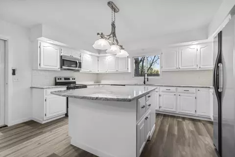 6664 E Winneshiek Rd, Ridott, IL 61067 photo 13