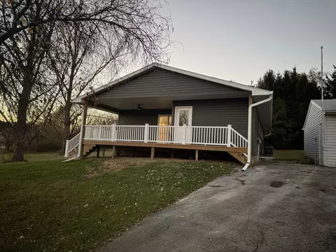 6664 E Winneshiek Rd, Ridott, IL 61067 photo 5