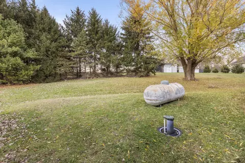 6664 E Winneshiek Rd, Ridott, IL 61067 photo 9