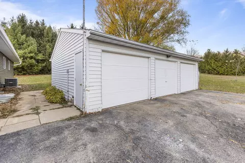 6664 E Winneshiek Rd, Ridott, IL 61067 photo 38