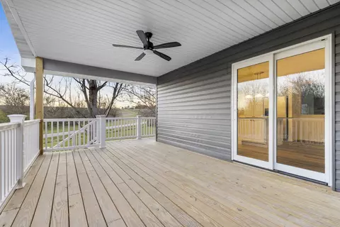 6664 E Winneshiek Rd, Ridott, IL 61067 photo 4