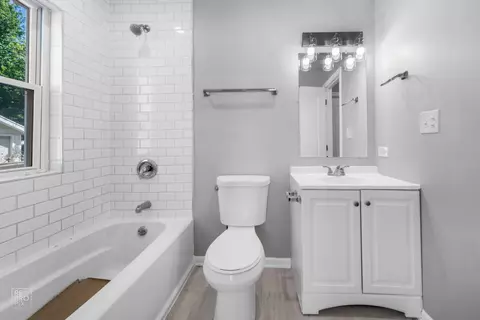 Bath - 6801 S 79th Ave, Bridgeview, IL 60455 photo 2 of 3