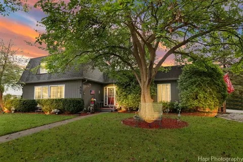685 Garys Dr, Antioch, IL 60002