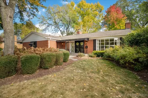 301 Willow Ln, Geneva, IL 60134