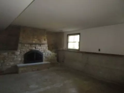 Living - 4608 W Ramble Rd, Mchenry, IL 60050 photo 3 of 3