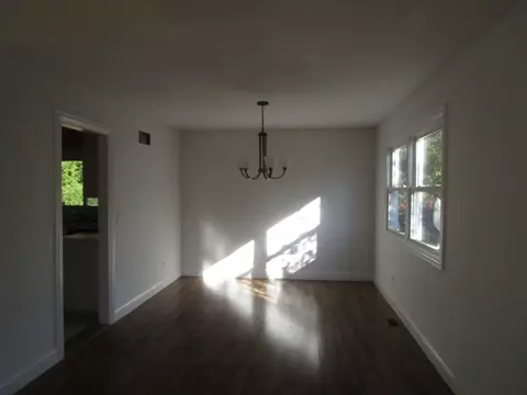 Living - 4608 W Ramble Rd, Mchenry, IL 60050 photo 2 of 3