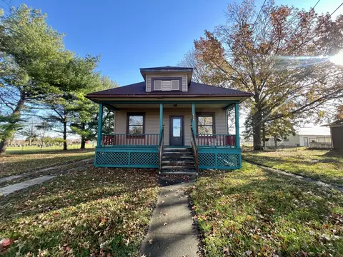 916 N 19th St, Mattoon, IL 61938