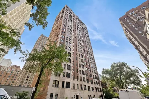 421 W Melrose St #11B, Chicago, IL 60657