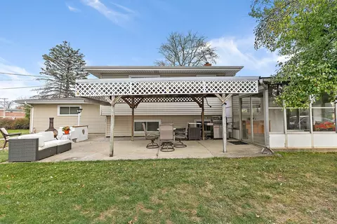 Exterior - 163 E Devon Ave, Bartlett, IL 60103 photo 5 of 7