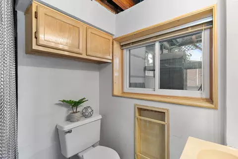 Bath - 163 E Devon Ave, Bartlett, IL 60103 photo 4 of 4