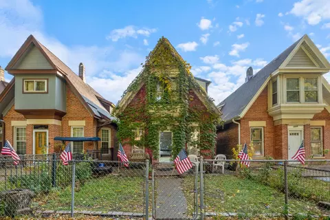 1033 S Claremont Ave, Chicago, IL 60612