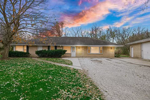 1965 Buckley Rd, Libertyville, IL 60048