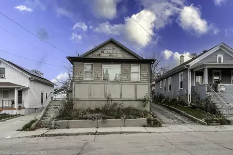 Exterior - 476 North St, Elgin, IL 60120 photo 6 of 6