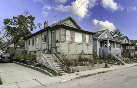 476 North St, Elgin, IL 60120