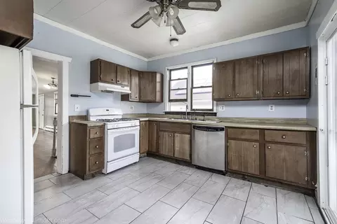 Kitchen - 476 North St, Elgin, IL 60120 photo 1 of 2