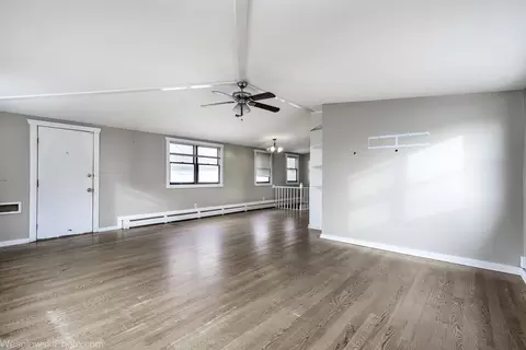 Living - 476 North St, Elgin, IL 60120 photo 3 of 4