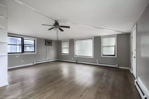 Living - 476 North St, Elgin, IL 60120 photo 2 of 4