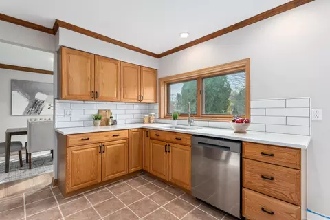 Kitchen - 715 W Paddock Dr, Wheeling, IL 60090 photo 2 of 3