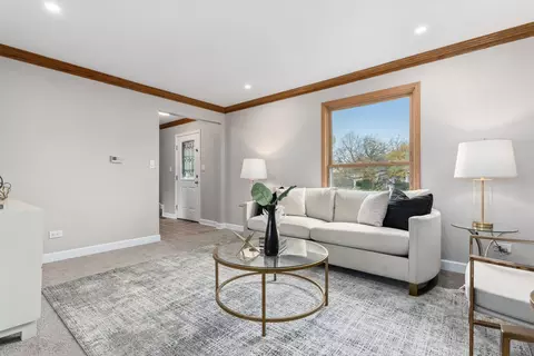Living - 715 W Paddock Dr, Wheeling, IL 60090 photo 5 of 6