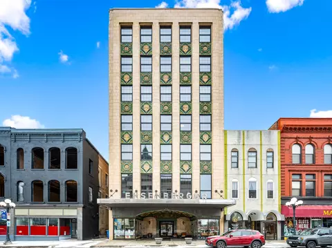 212 N Center St N #304, Bloomington, IL 61701