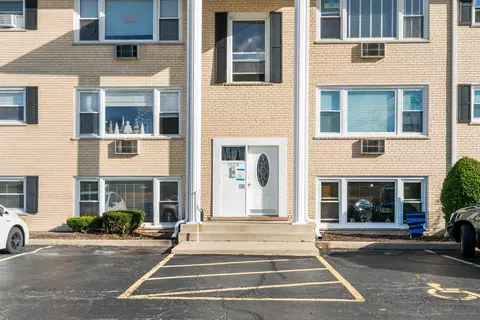 4929 N East River Rd #1A, Norridge, IL 60706 photo 2