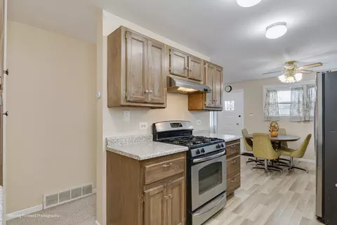 Kitchen - 4604 1st Ave, Lyons, IL 60534 photo 2 of 3