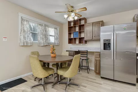 Dining - 4604 1st Ave, Lyons, IL 60534 photo 2 of 2