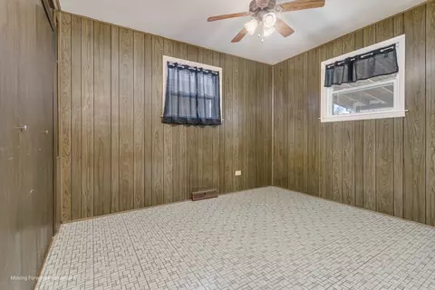 Bedroom - 4604 1st Ave, Lyons, IL 60534 photo 2 of 5