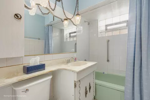 Bath - 4604 1st Ave, Lyons, IL 60534 photo 1 of 1