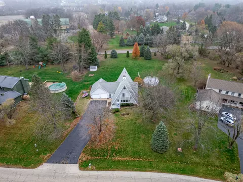 8 N041 Falcons Trl, Saint Charles, IL 60175