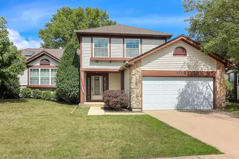 919 Oak Ridge Dr, Streamwood, IL 60107