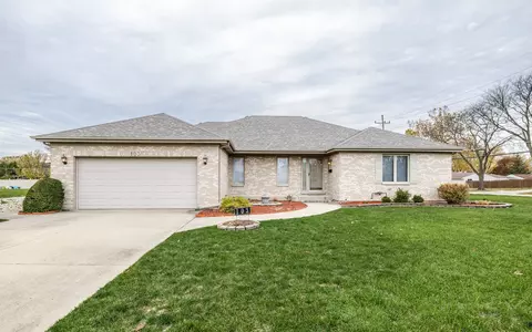 103 W Millers Rd, Des Plaines, IL 60016