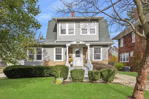 1802 E Jackson St, Bloomington, IL 61701