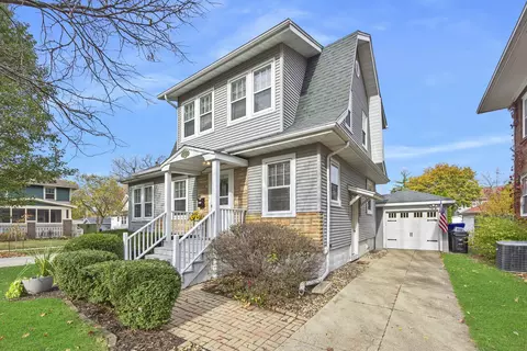 Exterior - 1802 E Jackson St, Bloomington, IL 61701 photo 6 of 9