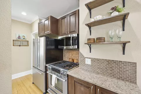Kitchen - 1802 E Jackson St, Bloomington, IL 61701 photo 5 of 7