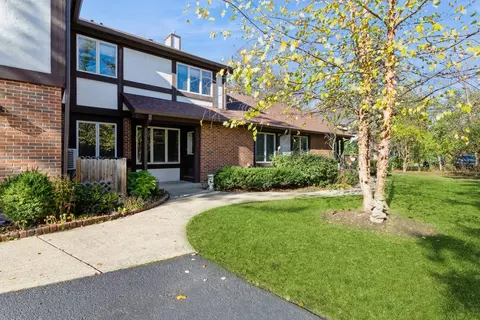 1068 Shermer Rd, Glenview, IL 60025