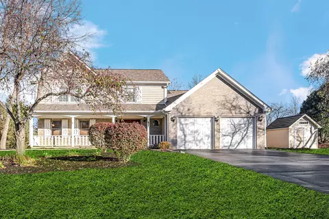 2900 Mallard Pt, Island Lake, IL 60042