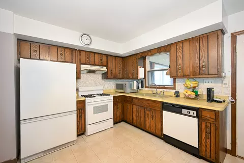 108 Heritage Dr, Minooka, IL 60447 photo 10
