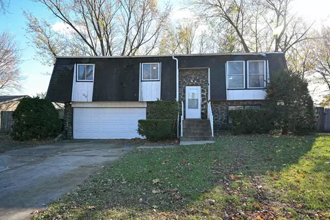 108 Heritage Dr, Minooka, IL 60447 photo 2