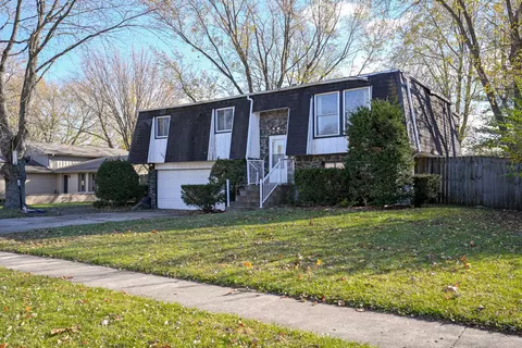 108 Heritage Dr, Minooka, IL 60447