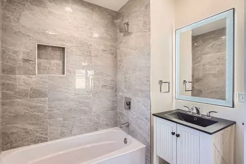 Bath - 3670 White Deer Dr, Algonquin, IL 60102 photo 5 of 8