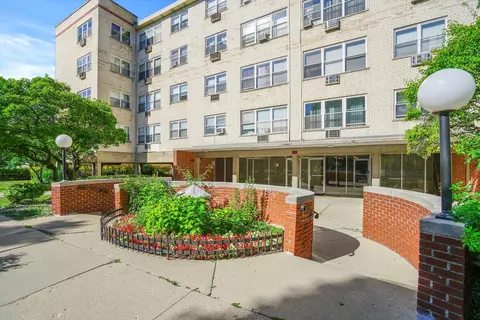 6040 N Troy St #410, Chicago, IL 60659