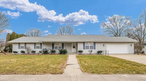 402 E Lincoln St, Saybrook, IL 61770