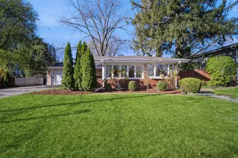 1450 Wescott Rd, Northbrook, IL 60062