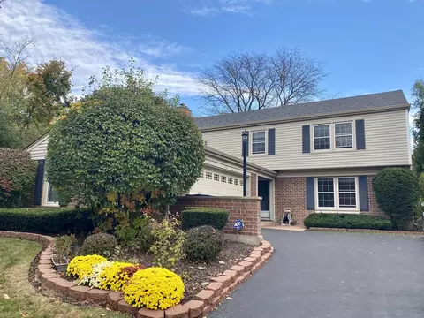 323 Powder Horn Dr, Northbrook, IL 60062