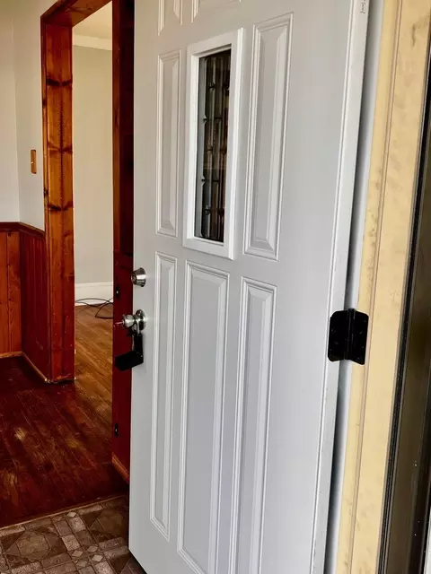 Entry Way - 514 E Chamberlin St, Dixon, IL 61021 photo 2 of 2